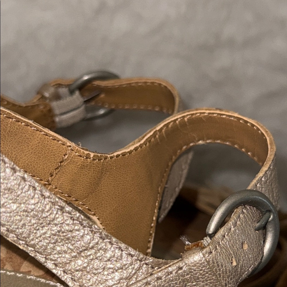 ⬇️b.o.c. Champagne Sandals with Floral Embellishments - Picture 6 of 9